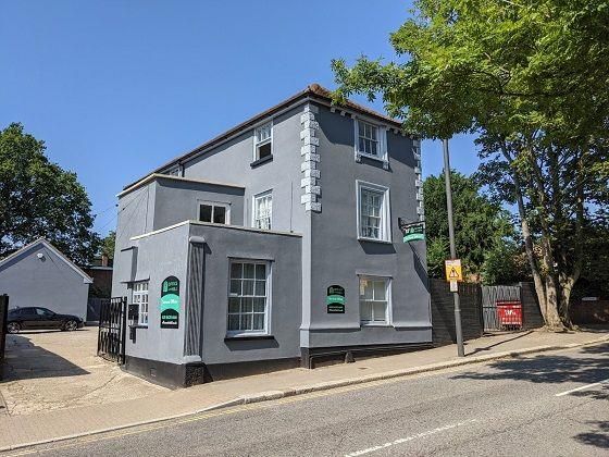 Property photo 1 of 8 Photo 4