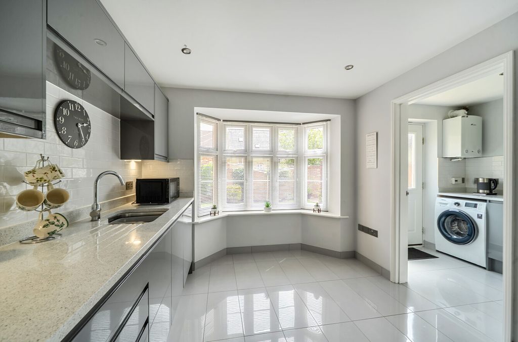 Property photo 3 of 14 147717436A3159E873Ab8