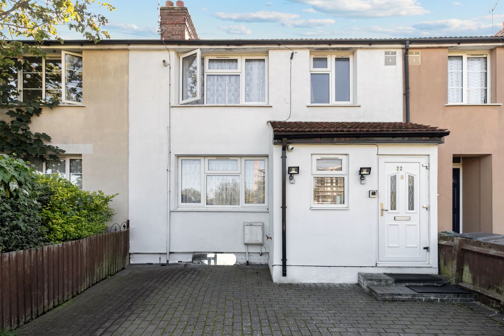 Property photo 3 of 12