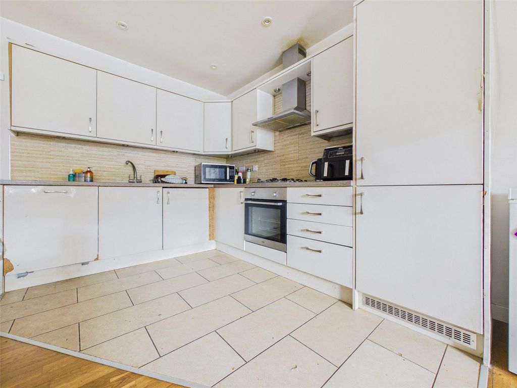 Property photo 3 of 7 Kitchen
