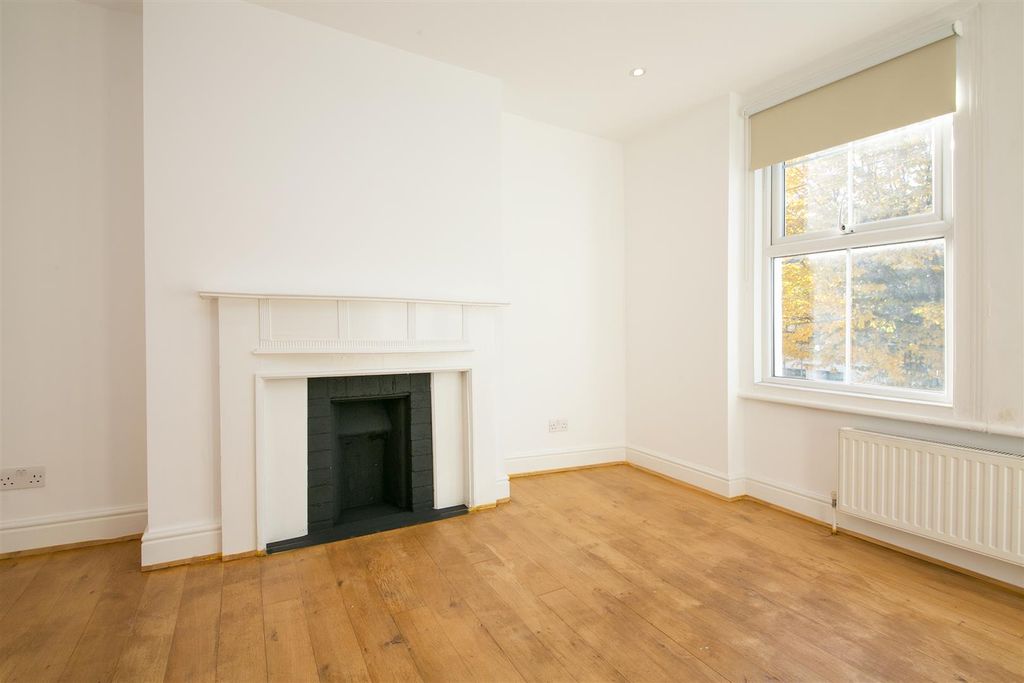 Property photo 1 of 11 54B Gilbey Road Sw17 Bedroom 1.Jpg