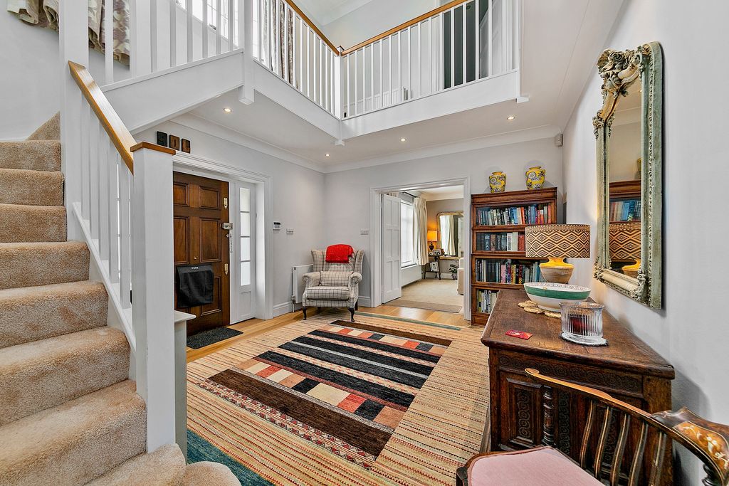 Property photo 2 of 30