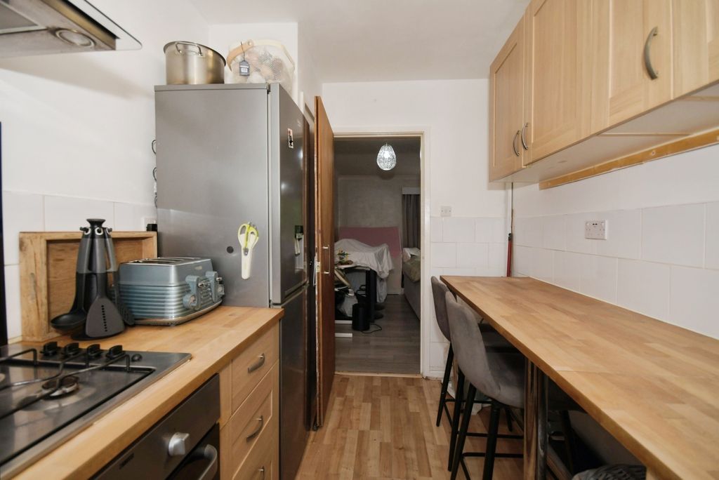 2 bed flat for saleLadies Spring Drive, Sheffield, South Yorkshire S17 photo 5