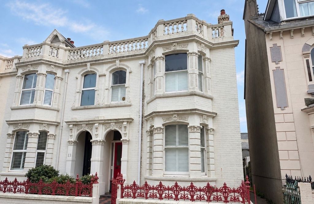 Property photo 1 of 6