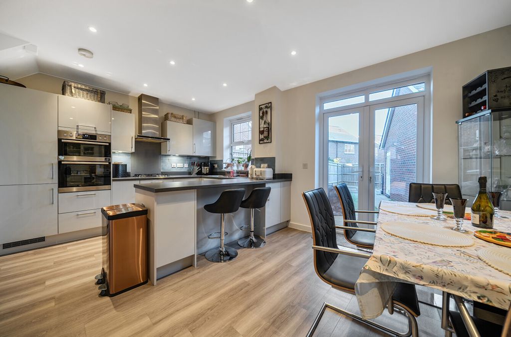 Property photo 2 of 19 1384794-5-6926Daa...