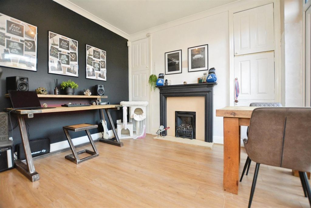 Property photo 3 of 18 Dining Room