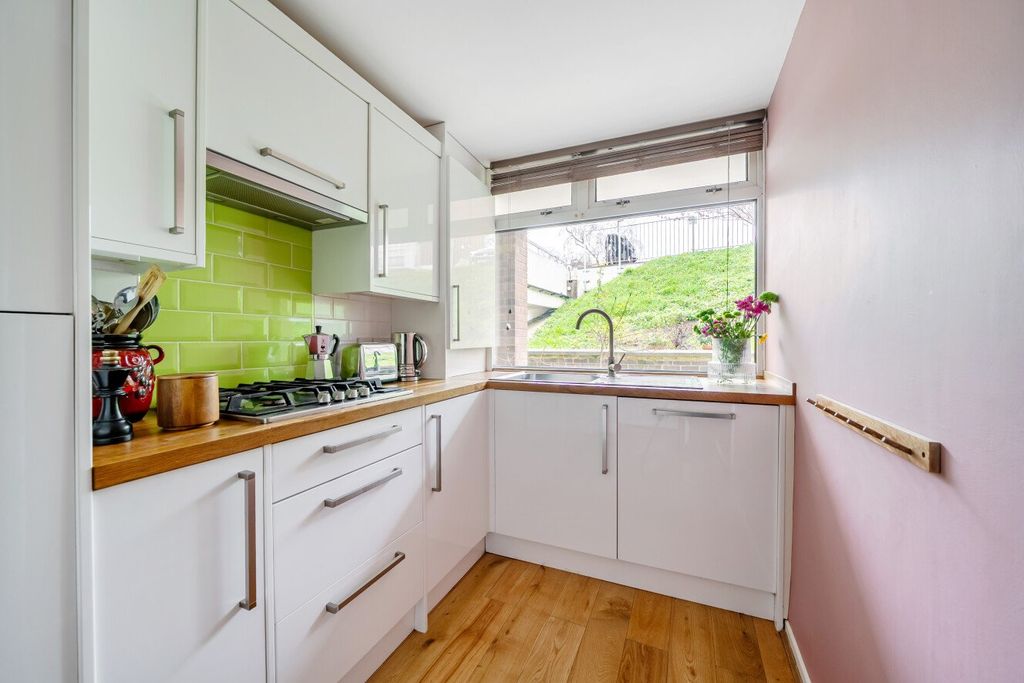 Property photo 3 of 17 Picture No. 02