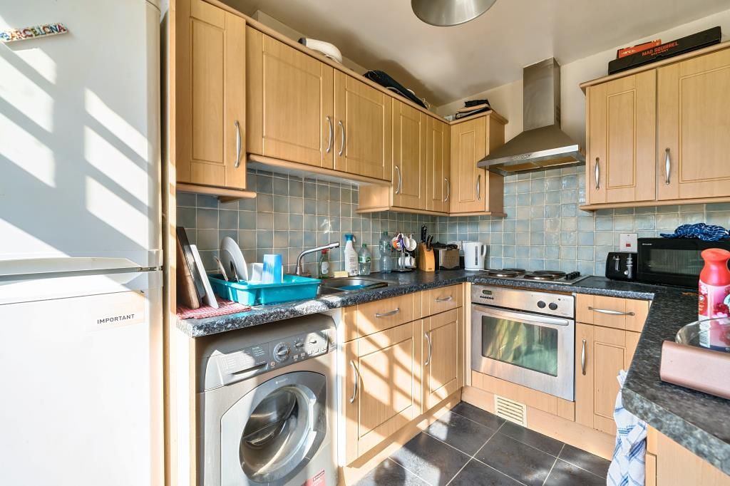 Property photo 3 of 17 Kitchen