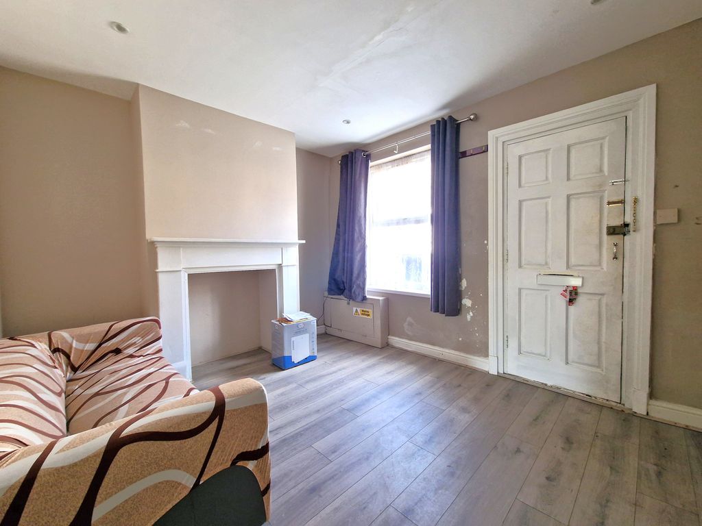 Property photo 3 of 30 Living Room