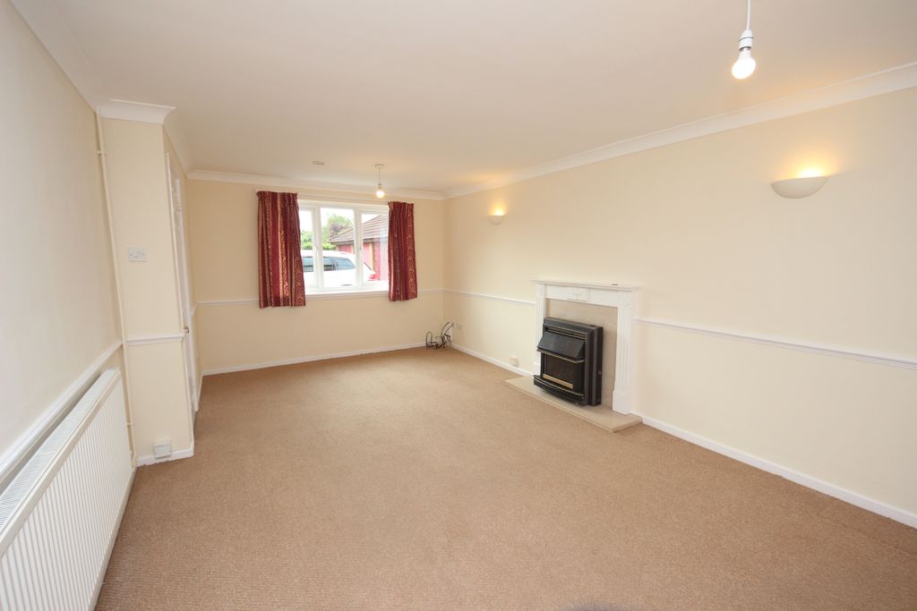 Property photo 2 of 10 Living Room