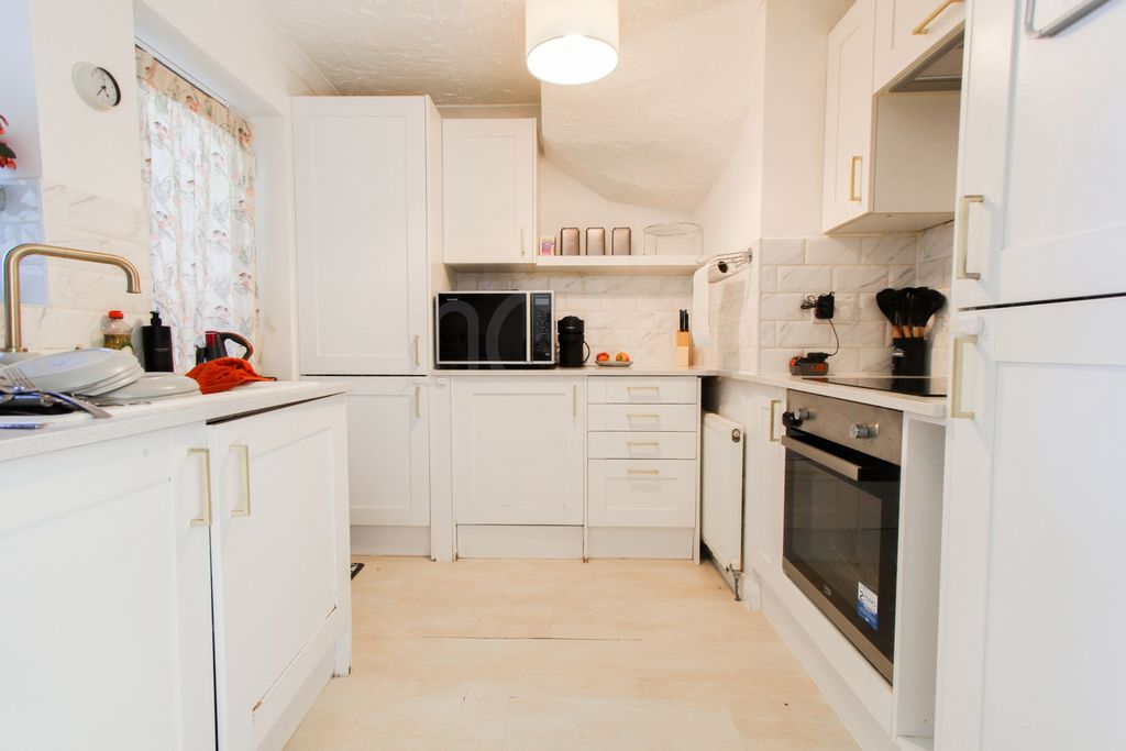 Property photo 2 of 13 Photo 12