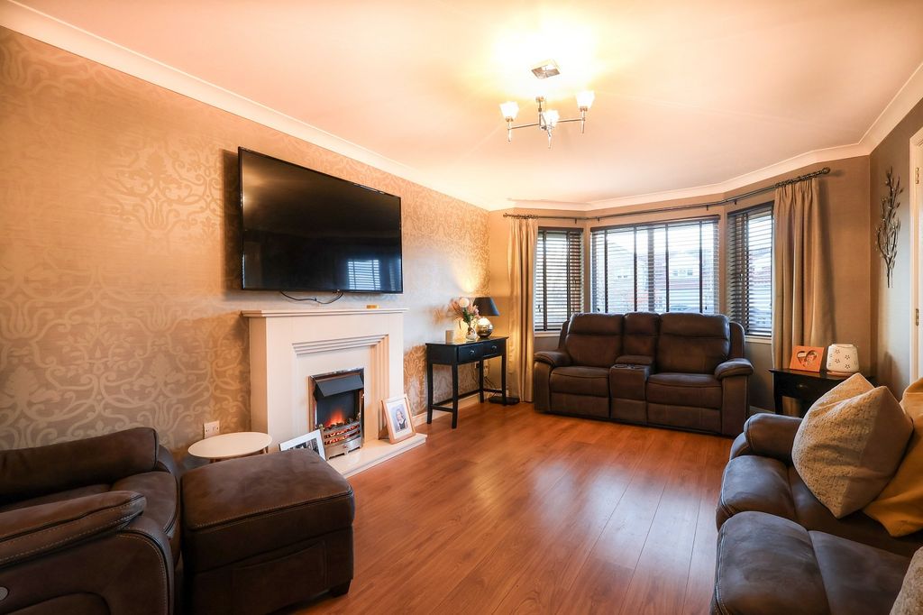 Property photo 2 of 15 Lounge