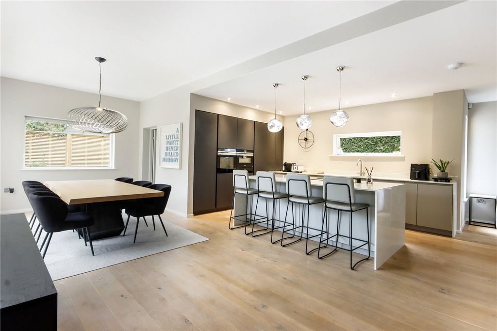 Property photo 2 of 19 Kitchen/Breakfast Rm