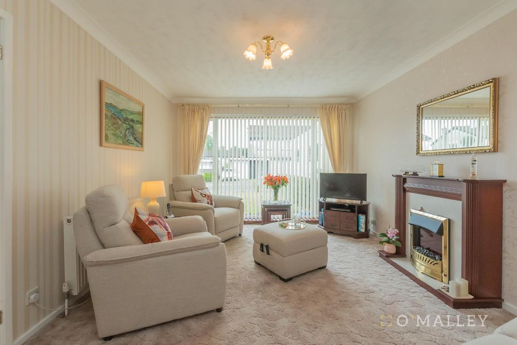 Property photo 3 of 12 Living Room