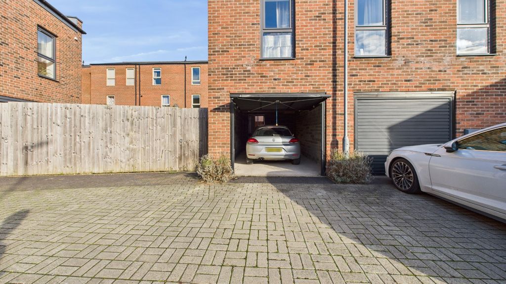 Property photo 2 of 23 5011532