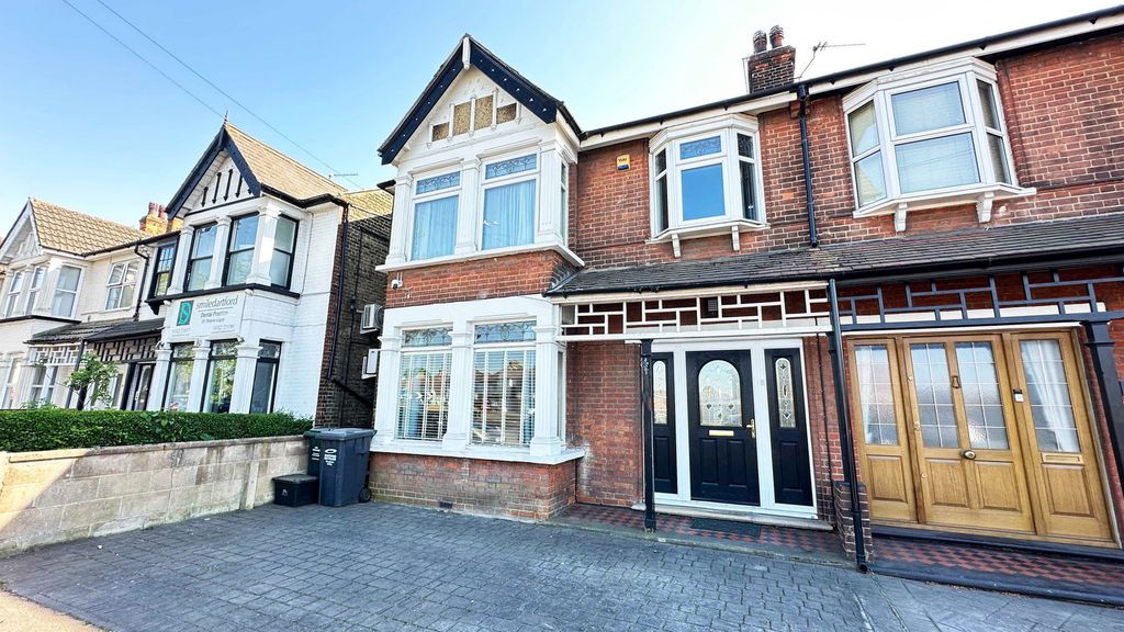 Property photo 1 of 32