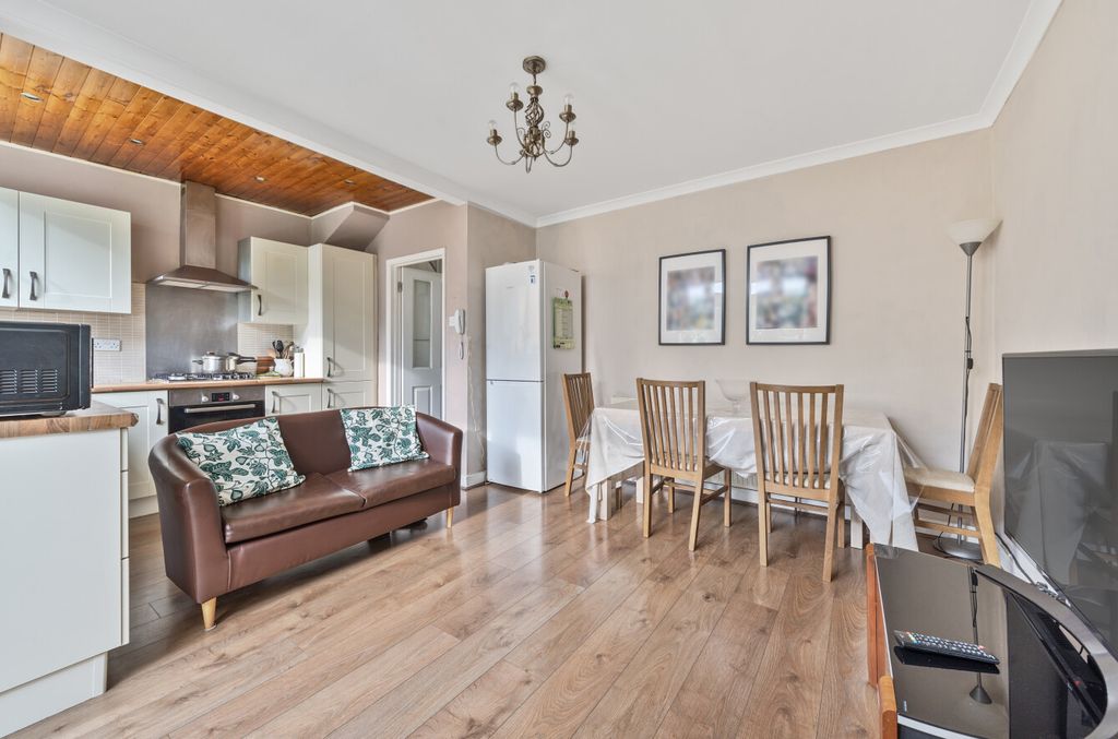 Property photo 3 of 14 1310345-13-684c65...