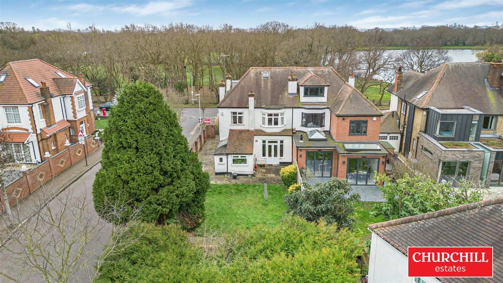 Property photo 3 of 35