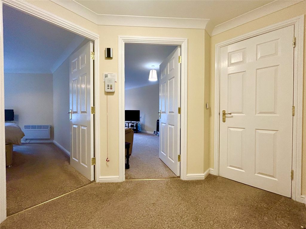 Property photo 3 of 15 Entrance Hall