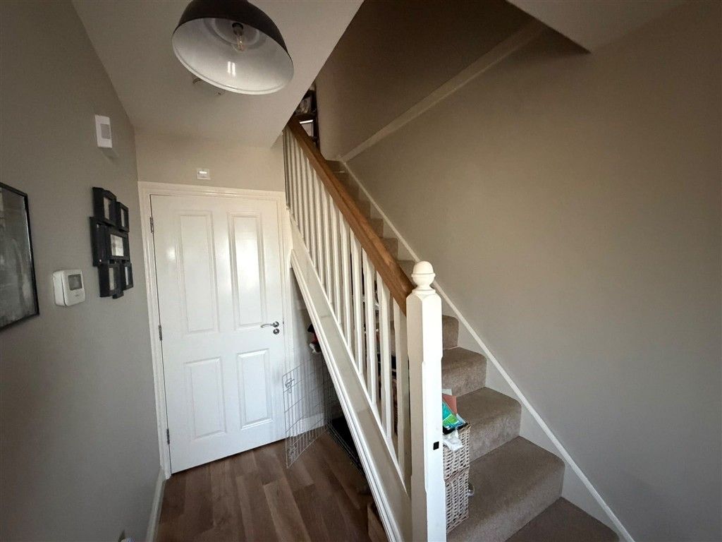 Property photo 2 of 10 Hallway
