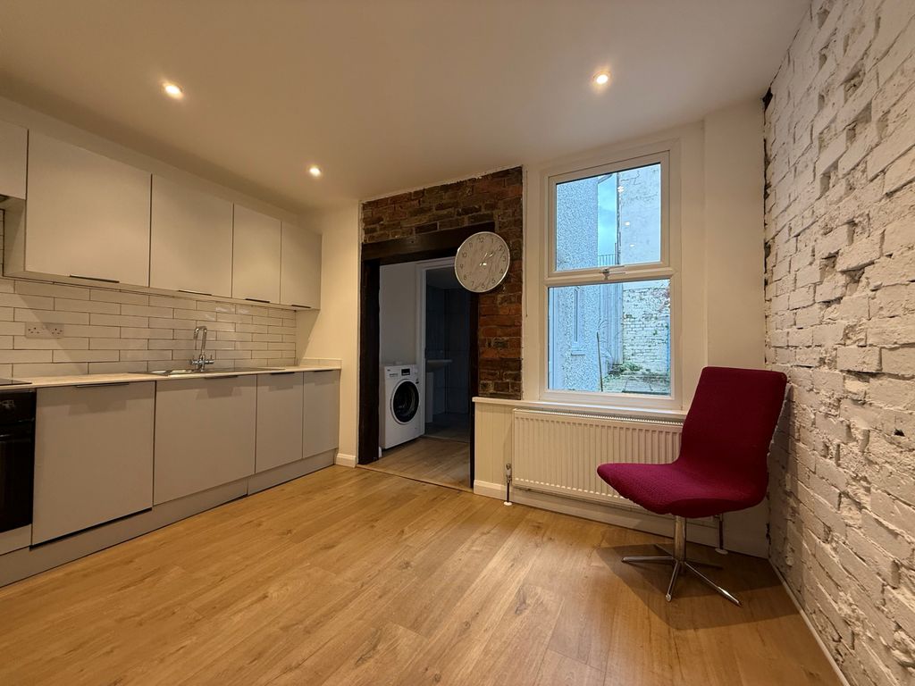 Property photo 2 of 9 Gallery