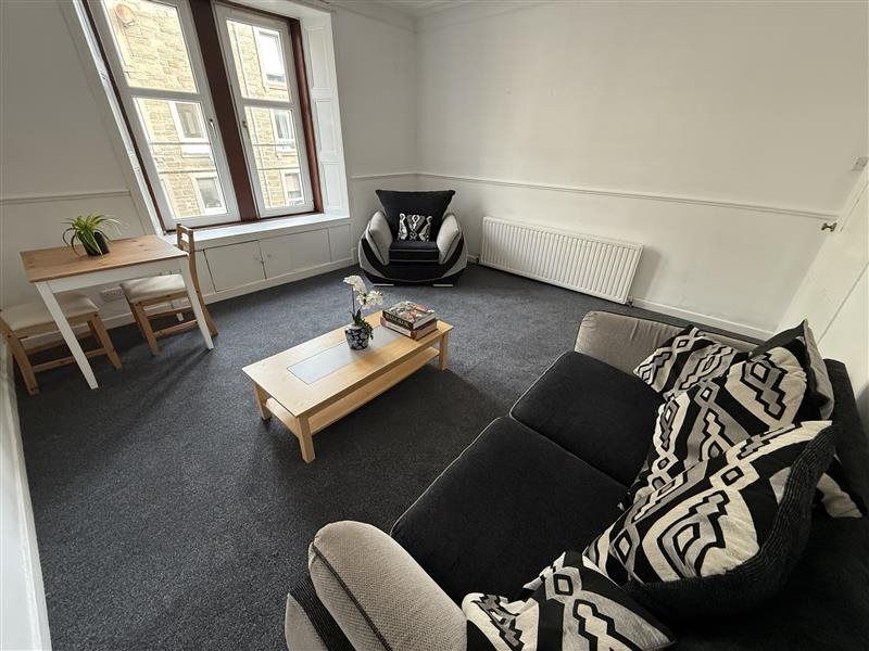 Property photo 1 of 9 6528B3B7-3144-4Be6-Ad5E-Ebe342677578