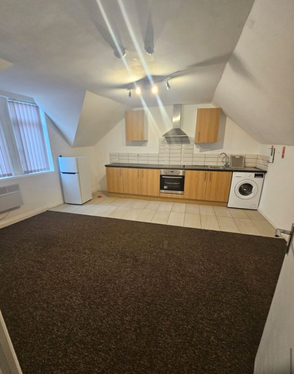 Property photo 1 of 7 Kitchen 