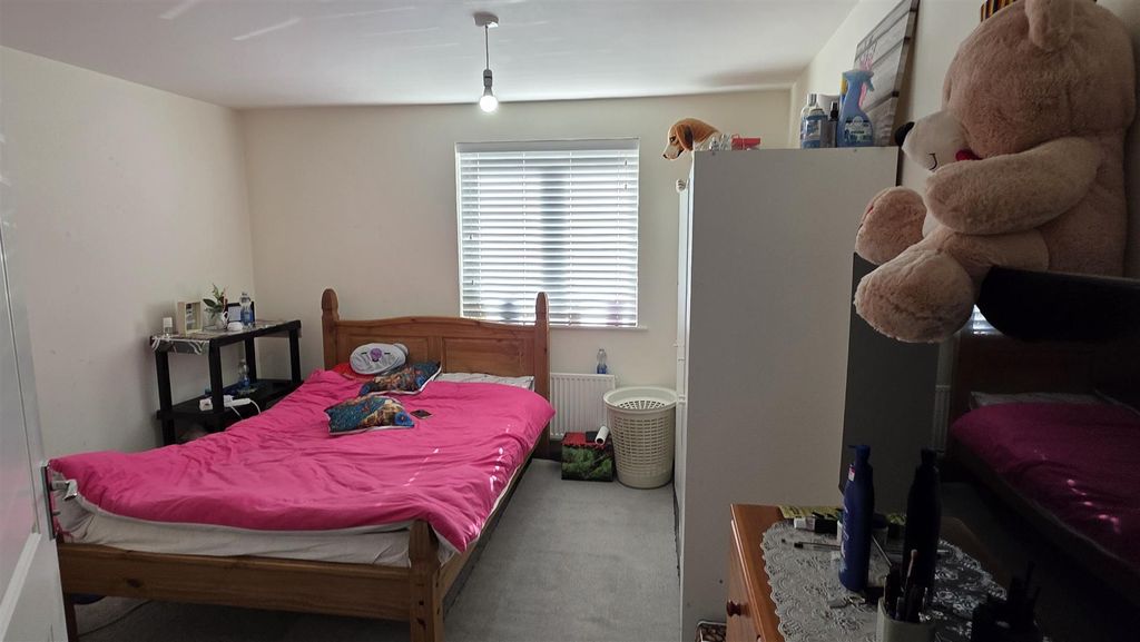 Property photo 3 of 8 20260422_171335.Jpg