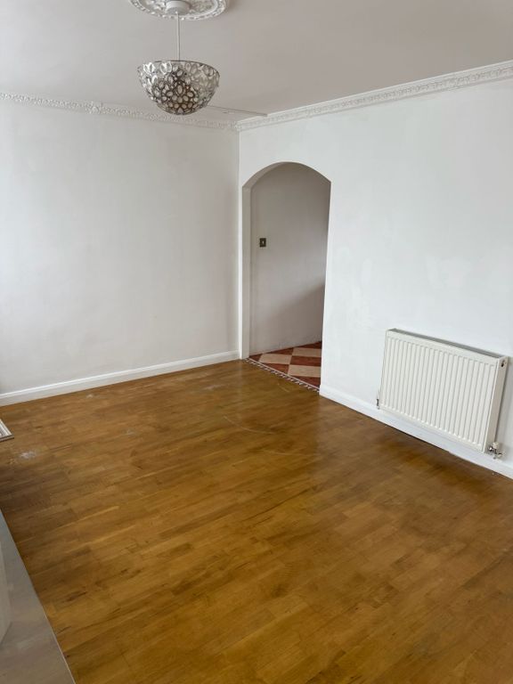 Property photo 1 of 10 Flat To Rent Academy Gardens, Northolt Ub5