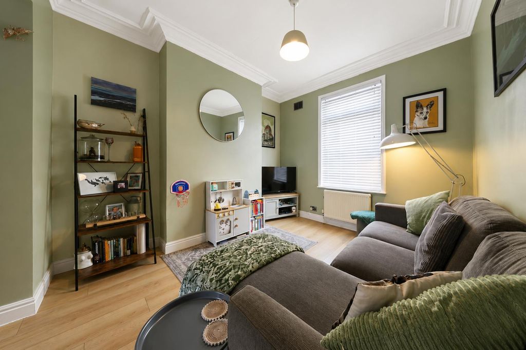 Property photo 2 of 27