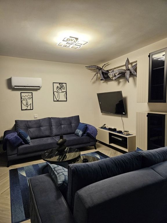 Property photo 2 of 25
