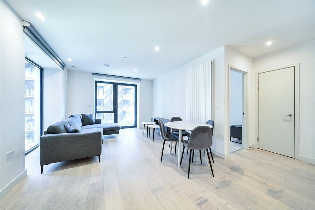 Property photo 2 of 28 Picture No. 41