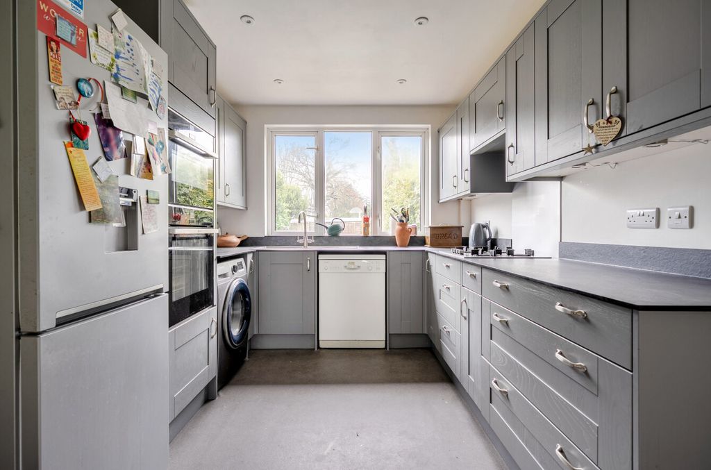 Property photo 2 of 18 1401157-6-6968Df4...