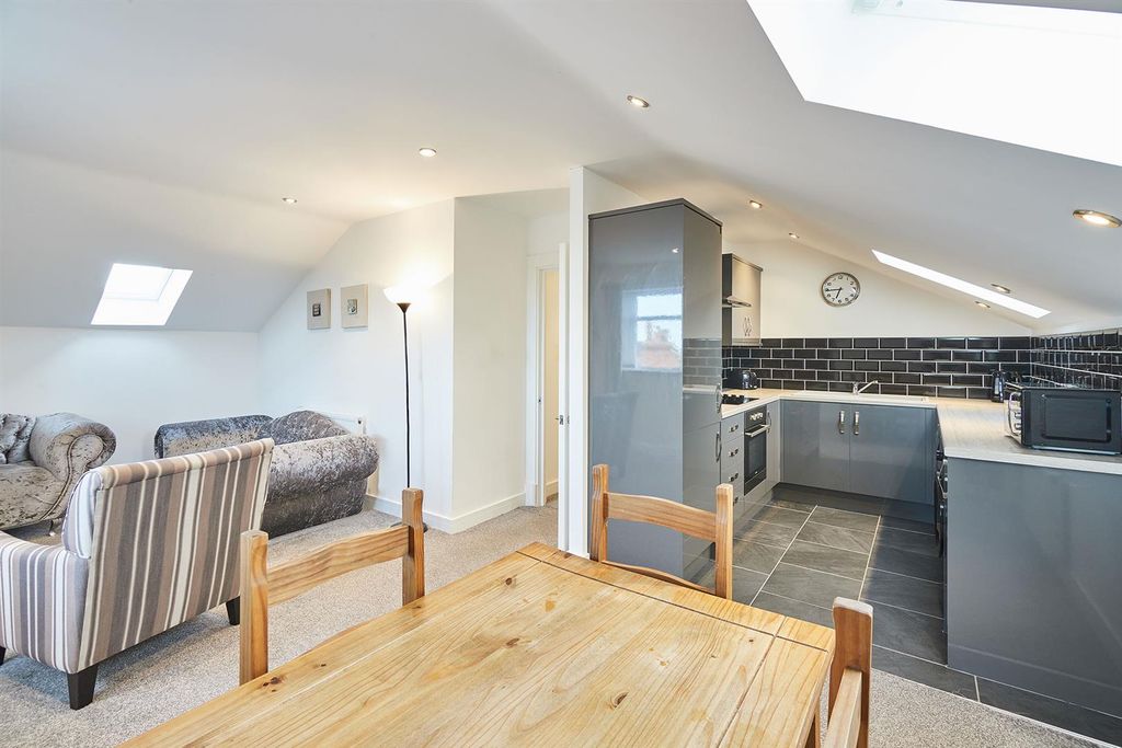 Property photo 1 of 12 4