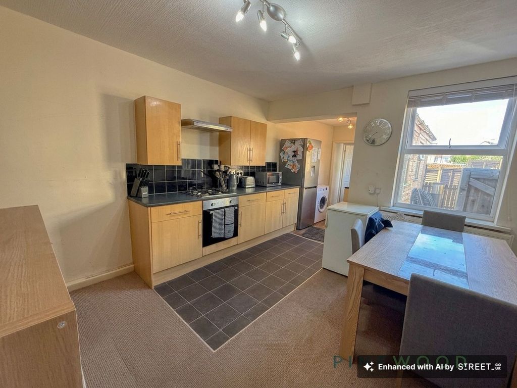 Property photo 3 of 10 Kitchen / Diner
