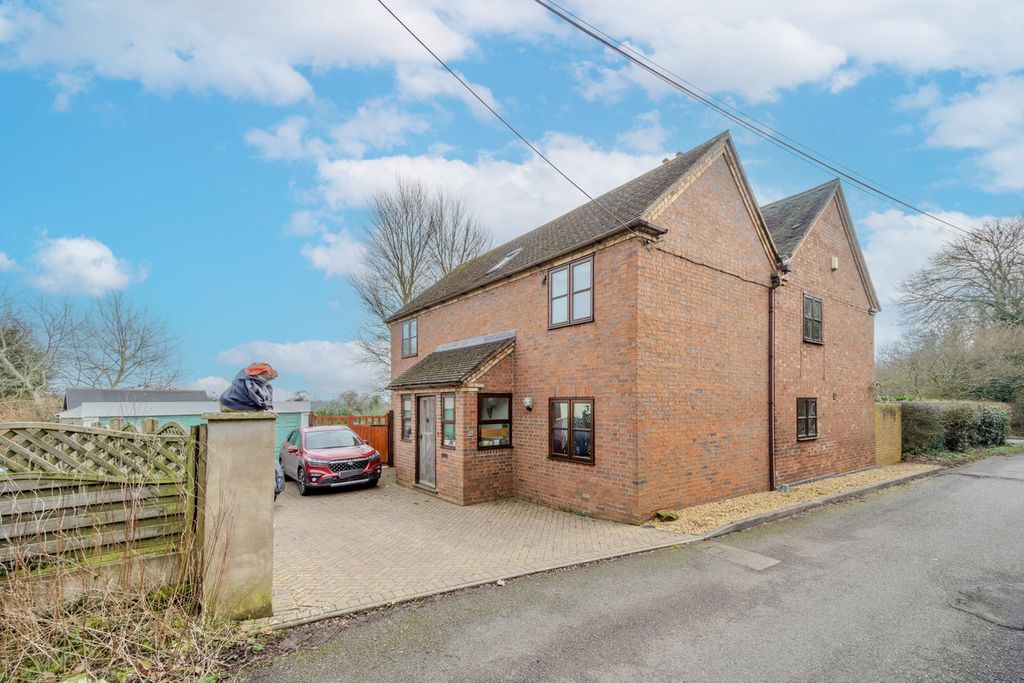 Property photo 2 of 33