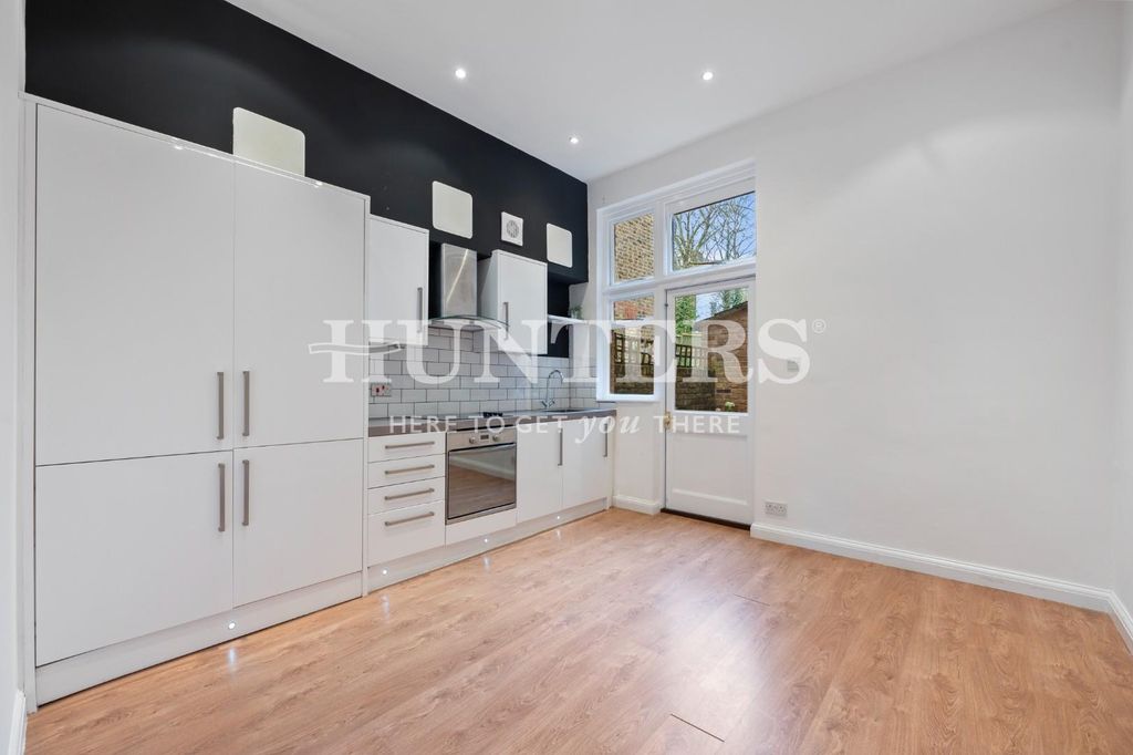 Property photo 3 of 6 Reception/Kitchen