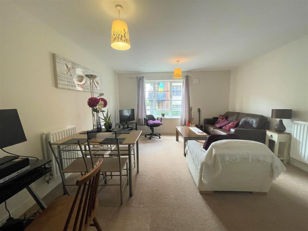 Property photo 2 of 6