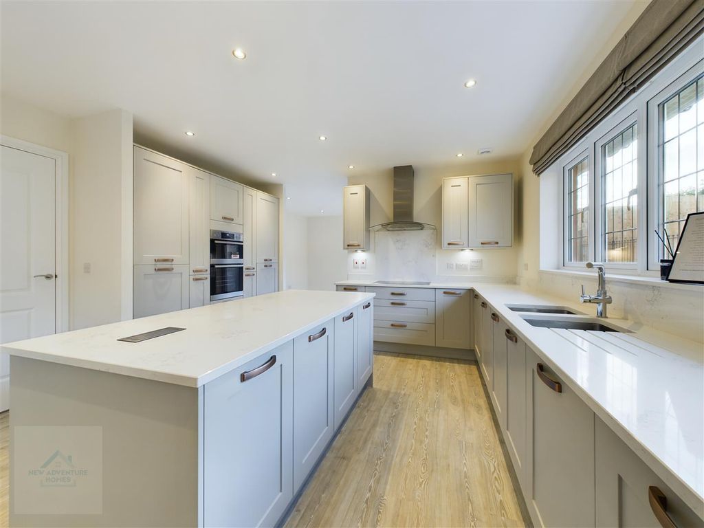 Property photo 2 of 29 Kitchen