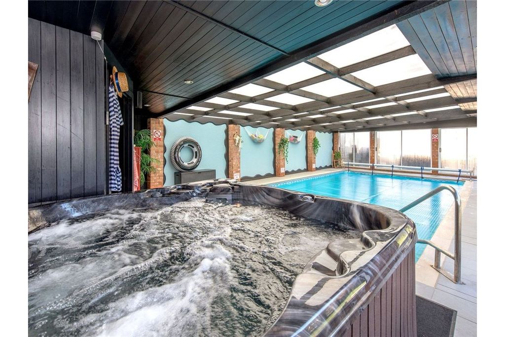 Property photo 3 of 35