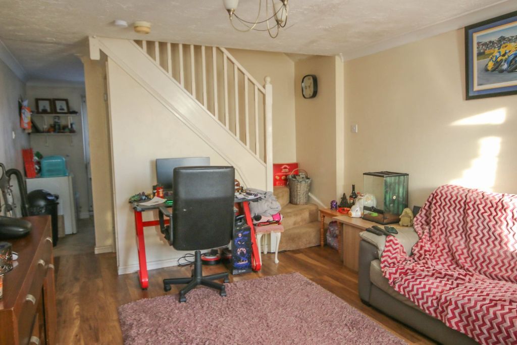 Property photo 2 of 9