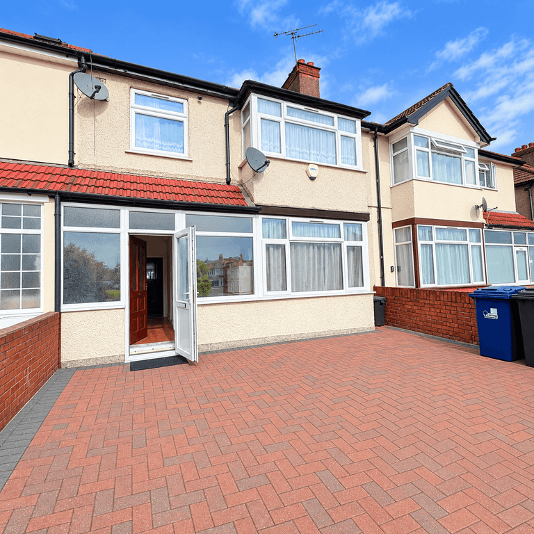 Property photo 1 of 6 1 Bed Bungalow To Rent Scotts Road, Southall Ub2
