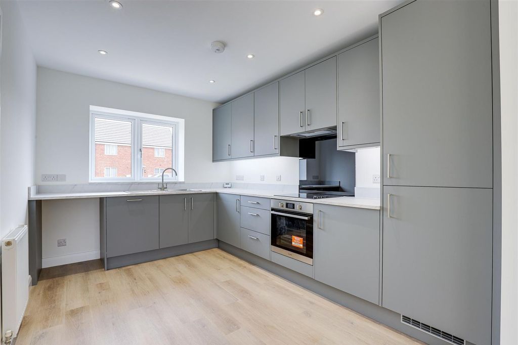 Property photo 2 of 20