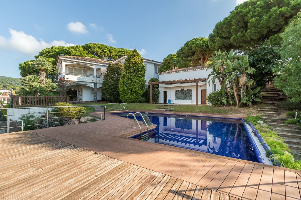 Property photo 1 of 50