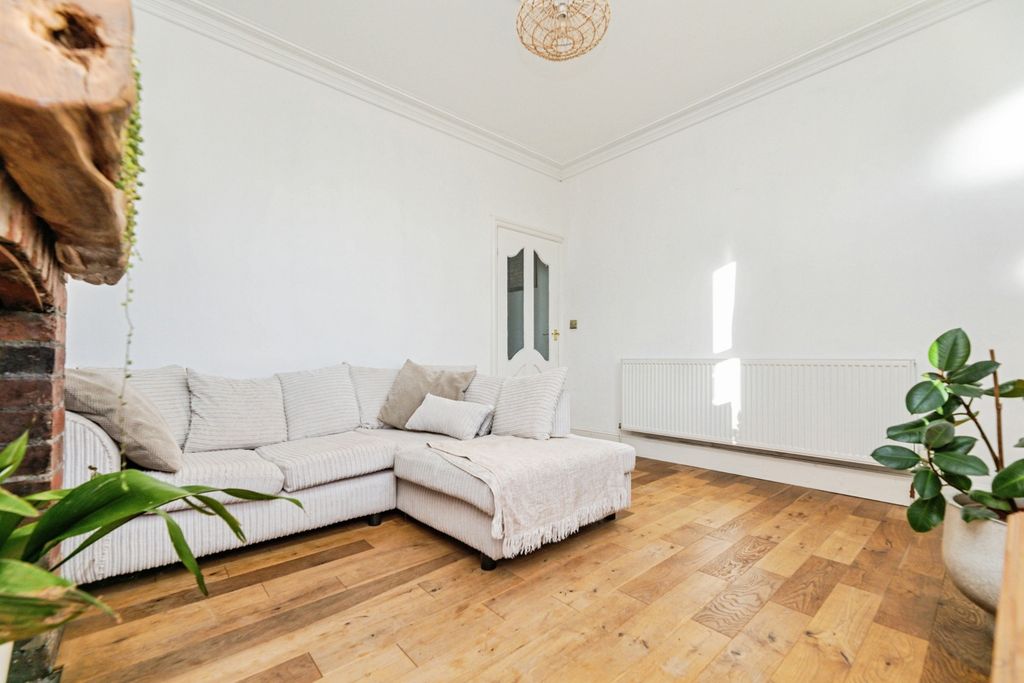 Property photo 3 of 16 Pbox-Img.Jpg