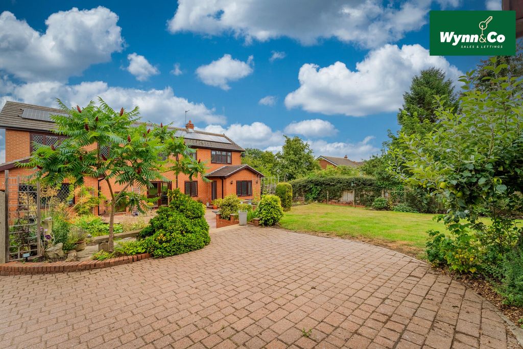 Property photo 1 of 34 Rear Garden