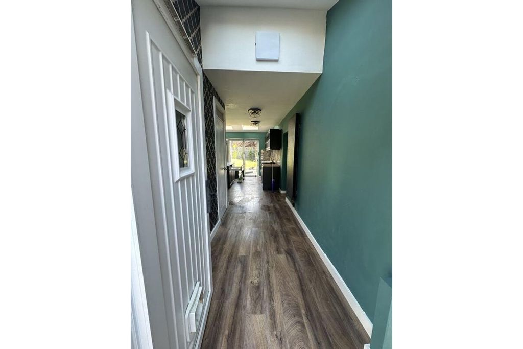 Property photo 2 of 32