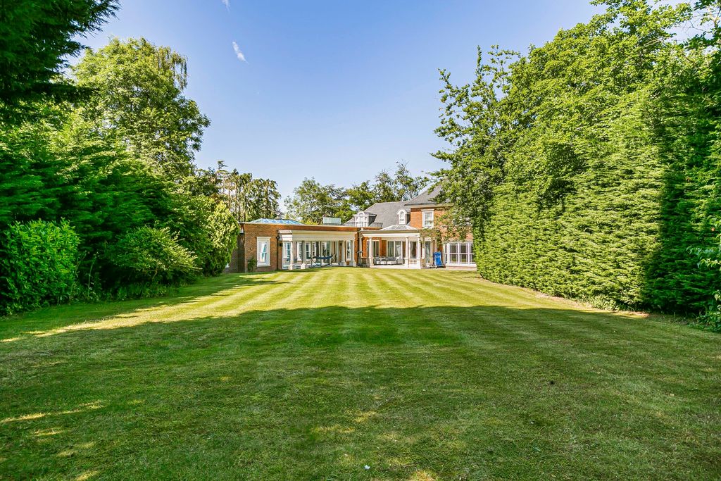 Property photo 2 of 31