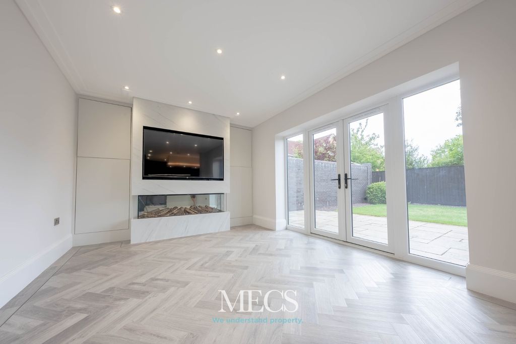 Property photo 2 of 21 3943702