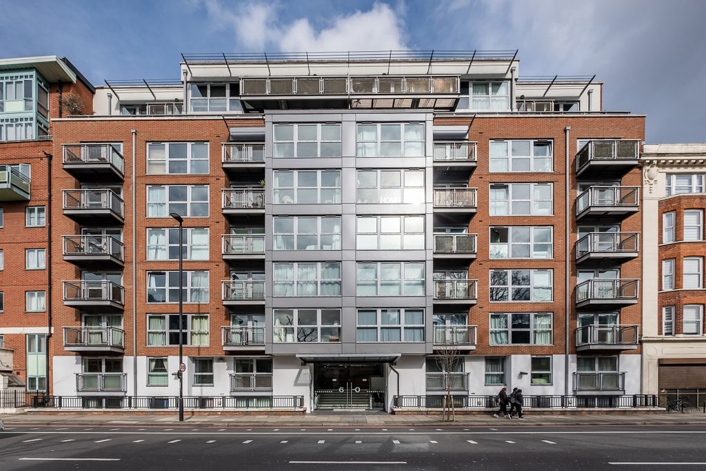 Property photo 2 of 15 Vauxhall-Bridge-R...